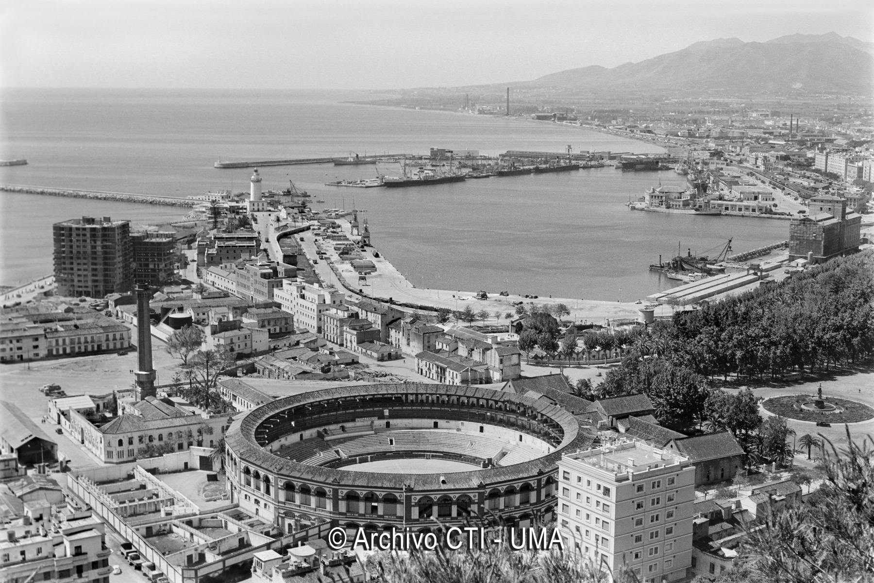 Málaga 1963. La Malagueta desde Gibralfaro