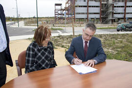 Firma de la recepción de la primera fase urbanizable de la ampliación del Campus de Teatinos de la Universidad de Málaga. Marzo de 2008
