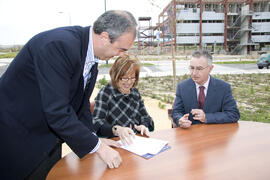 Firma de la recepción de la primera fase urbanizable de la ampliación del Campus de Teatinos de la Universidad de Málaga. Marzo de 2008