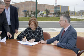 Firma de la recepción de la primera fase urbanizable de la ampliación del Campus de Teatinos de la Universidad de Málaga. Marzo de 2008