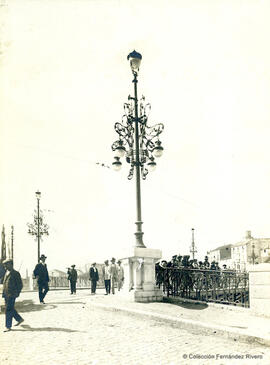 Malaga, farolas en el puente de Tetuán. Miguel Osuna.