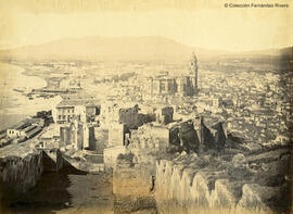 Málaga, panorámica desde Gibralfaro, con el puerto y la catedral. Autor desconocido.