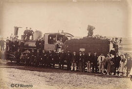 Galicia, empleados del ferrocarril Asturias-Galicia-León, ante la locomotora “Jovellanos” (Kessler) 655. Valentín Medía.