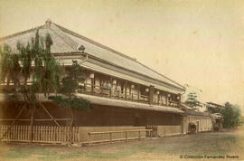 Japón, edificio tradicional que podría ser un ryokan, lugar desconocido. Fotógrafo desconocido