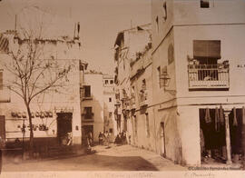 Sevilla, Calles Odrero y Alfalfa con los vecinos y algunas jaulas de pájaros. E. Beauchy.