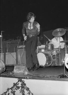 Miguel Ríos en concierto. Feria de Málaga. Agosto de 1970. Málaga (España) 01