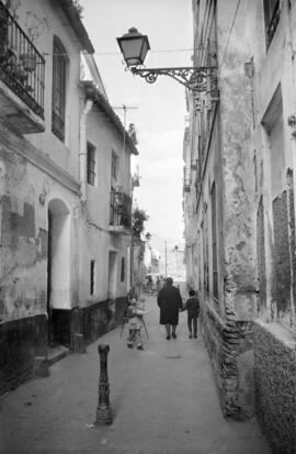 Calle, barrio de El Perchel. 1965, enero. Málaga, España