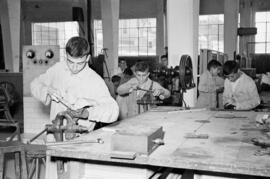 Alumnos en la Escuela de Formación Profesional Francisco Franco. Agosto de 1953. Málaga, España.