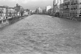 Río Guadalmedina de banda a banda. Enero de 1979. Málaga, España.