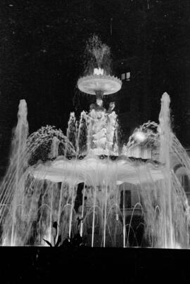 Plaza de la Constitución. Fuente de las Gitanillas. Octubre de 1960. Málaga, España.