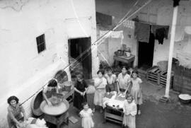 Vivienda corralón en el barrio de El Bulto. Octubre de 1954. Málaga, España.