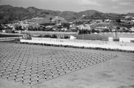 Alumnos haciendo deporte en la Escuela de Formación Profesional Francisco Franco. Abril de 1959. Málaga, España