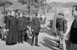 El secretario general del Frente de Juventudes en el campamento Vigil de Quiñones, Marbella. Febr...