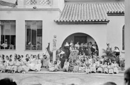 Colegio de Gamarra. Fiesta en honor de la reverenda Madre Provincial. Marzo de 1954. Málaga. España.