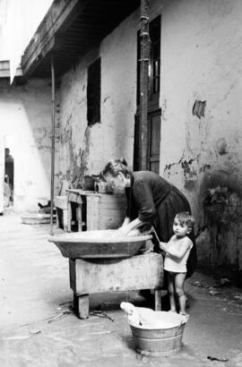 Vivienda corralón en el barrio de El Bulto. Octubre de 1954. Málaga, España.