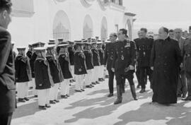 El secretario general del Frente de Juventudes en el campamento Vigil de Quiñones, Marbella. Febrero de 1954. Málaga. España