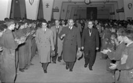 Visita a la Escuela de Formación Profesional Francisco Franco de  José Solís Ruiz, ministro-secre...