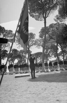 El secretario general del Frente de Juventudes en el campamento Vigil de Quiñones, Marbella. Febrero de 1954. Málaga. España