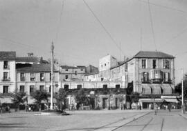 Acera de la Marina, vista desde la Alameda Principal; a la izquierda, glorieta de Marqués de Larios. 1945. Málaga, España.