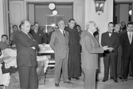 El gobernador civil, Manuel García del Olmo en el Instituto Nacional de Previsión. Bendición de a...