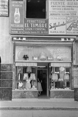 Calle Calderería. Corsetería Florido. Málaga, España. Fondo Bienvenido-Arenas