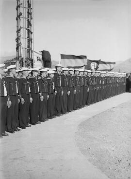 Marinos alemanes en el Puerto de Málaga. Hacia 1938. Málaga, España.