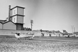 Playas de San Andrés. Industrias. Octubre de 1954. Málaga, España.