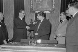 Entrega al Presidente del bastón de mando en la Diputación Provincial de Málaga. Enero de 1954. M...