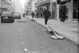 Manifestación por la autonomía de Andalucía. 1977-12-04. Málaga, España. 2.9. Destrozos en el mob...