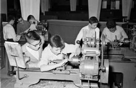 Alumnos en la Escuela de Formación Profesional Francisco Franco. Agosto de 1953. Málaga, España.