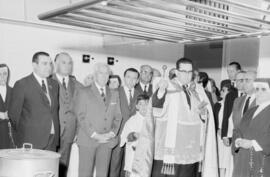 Visita del ministro de la Gobernación, Camilo Alonso Vega, al Hospital Civil. Marzo de 1967. Mála...