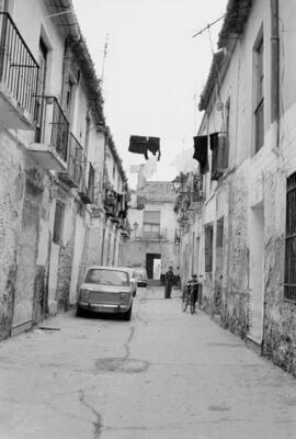 Calle, barrio de El Perchel. 1974, febrero. Málaga, España.