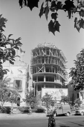 Edificio calle Cortina del Muelle, número 13, en construcción. Octubre de 1963. Málaga, España.