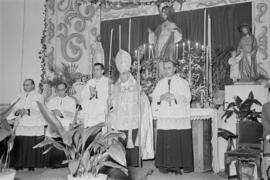 Confirmación de los alumnos. Escuela de Formación Profesional Francisco Franco. Marzo, 1954. Mála...