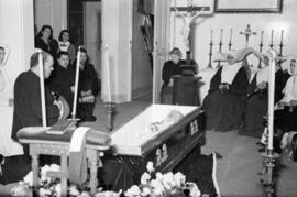 Entierro de José Gálvez Ginachero. Capilla ardiente en el hospital Civil. Abril de 1952. Málaga (España).
