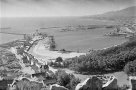 Vista de la ciudad desde el Castillo de Gibralfaro. Octubre de 1954. Málaga. España.