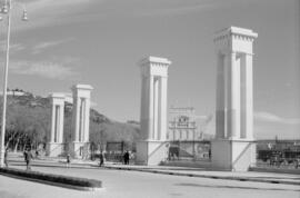 Puerto de Málaga. Entrada principal. Diciembre de 1960. Málaga. España.