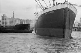 Efectos del temporal de levante en el Puerto. Enero de 1963. Málaga, España.