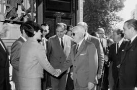 Visita del ministro de la Gobernación, Camilo Alonso Vega, al Hospital Civil. Marzo de 1967. Mála...