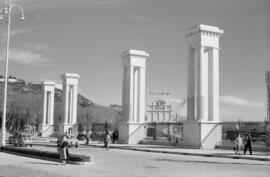 Puerto de Málaga. Entrada principal. Diciembre de 1960. Málaga. España.