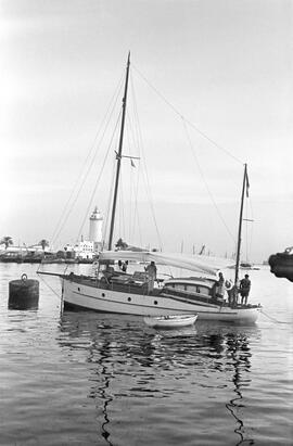 Yates de recreo en el Puerto. Finales de la década de 1940. Málaga, España.