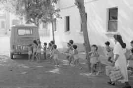 Niños del Grupo escolar "Santa Luisa de Marillac". Sor Montserrat Ballesteros Torralba....