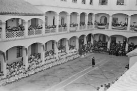 Colegio de Gamarra. Fiesta en honor de la reverenda Madre Provincial. Marzo de 1954. Málaga. España.