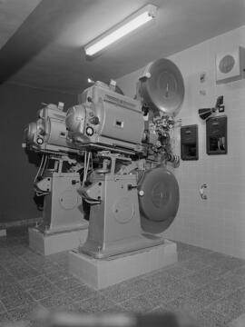 Teatro cine Alameda. Maquinaria de proyección. Enero de 1966. Málaga, España