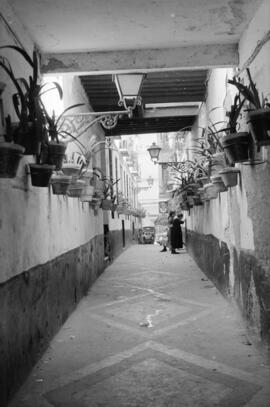 Pasaje de Torres. Barrio de la Trinidad. Agosto de 1961. Málaga, España.