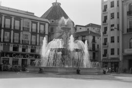 Plaza de la Constitución. Fuente de las Gitanillas. Julio de 1960. Málaga, España.