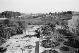 Escuela de Formación Profesional Francisco Franco. Acceso. Abril de 1959. Málaga, España.