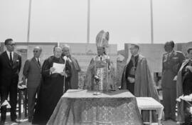 Acto de colocación de la primera piedra del Instituto Docente Santa María de la Victoria por el Nuncio de su Santidad. Mayo de 1963. Málaga, España.