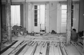 Obras en el edificio de la Ferretería La Campana en calle Martínez. Marzo de 1963. Málaga, España.