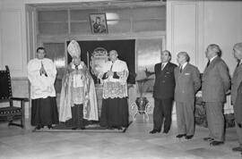 El gobernador civil, Manuel García del Olmo en el Instituto Nacional de Previsión. Bendición de a...